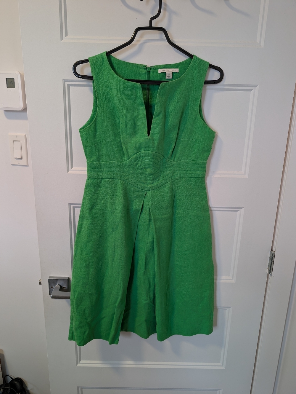 Banana Republic/100% Linen Green Sleeveless V-Neck Dress Sz 0